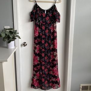 Xhilaration off the shoulders floral maxi dress. Size:XS